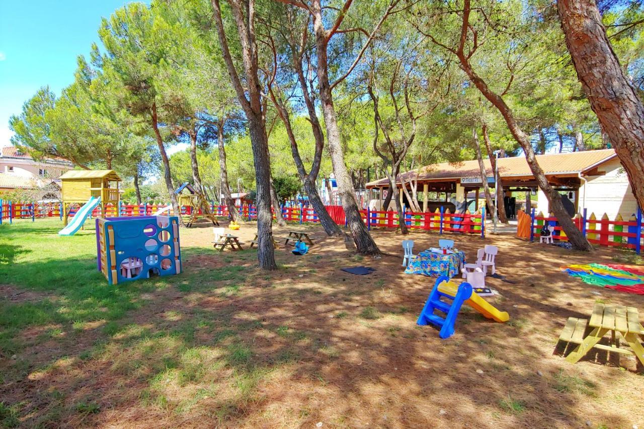 Happy Camp Mobile Homes In Centro Vacanze Bi Village Fazana Luaran gambar