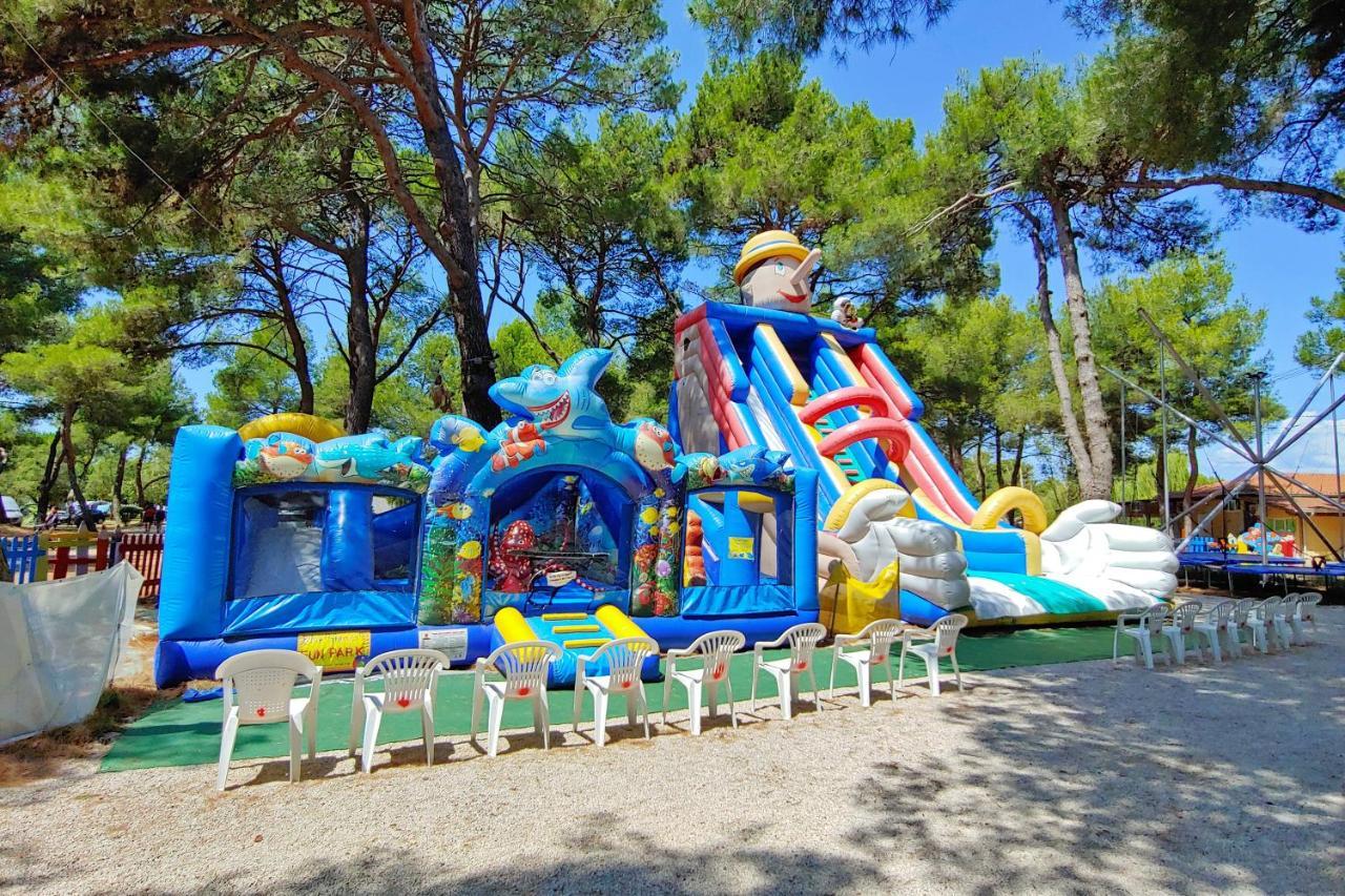 Happy Camp Mobile Homes In Centro Vacanze Bi Village Fazana Luaran gambar