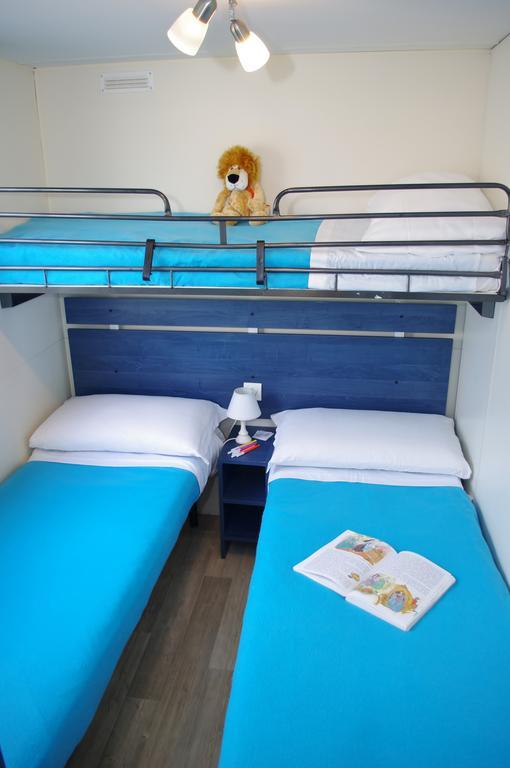 Happy Camp Mobile Homes In Centro Vacanze Bi Village Fazana Bilik gambar